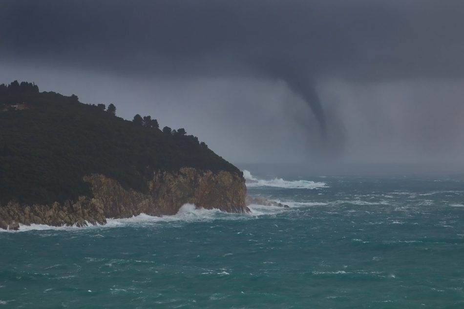 SVA UPOZORENJA NA SNAZI Nevrijeme diljem Jadrana s pijavicama na moru
