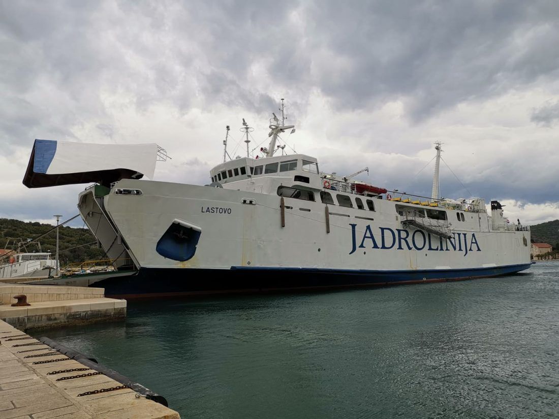 Brodovima Jadrolinije do sad prevezeno 150 vozila humanitarne pomoći