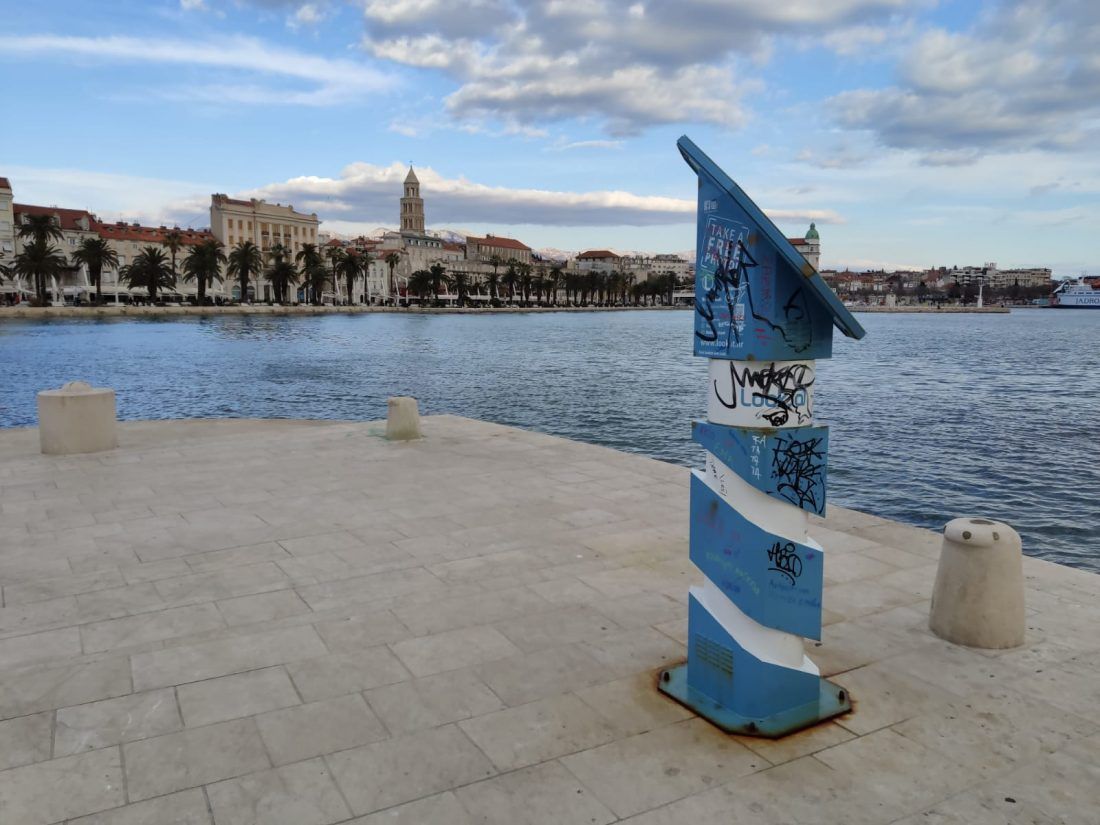 Fotostup na splitskoj rivi nagrizla korozija i ne radi