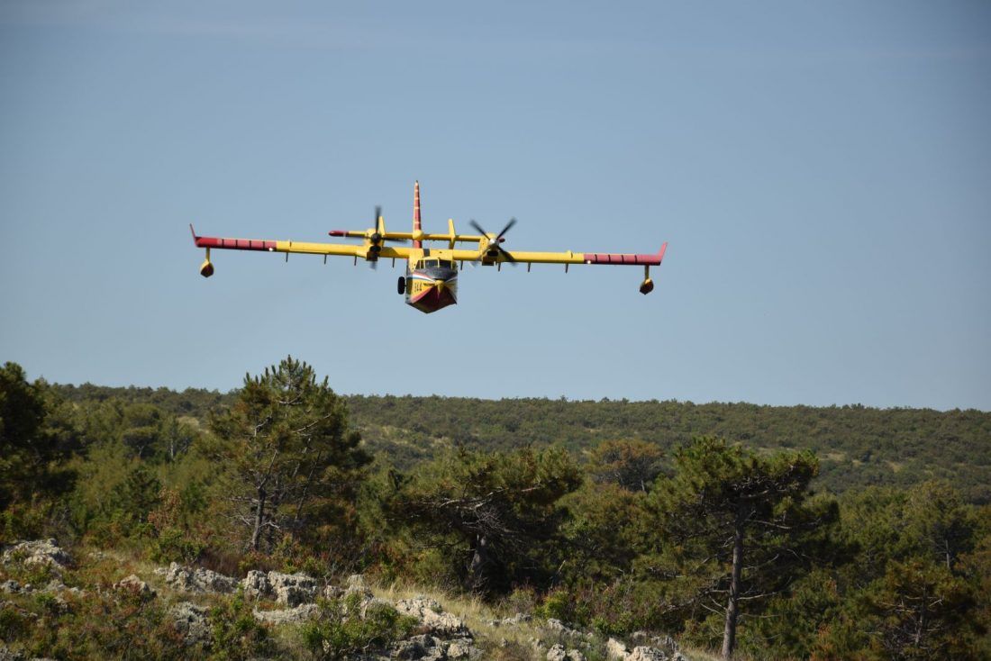 Kanader gasio požar kod Skradina