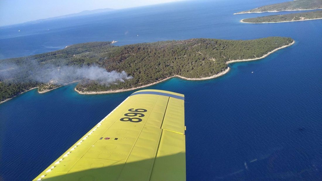 AIRTRACTORI I KANADERI U AKCIJI Danas tri zrakoplova izviđaju i gase požare po Dalmaciji