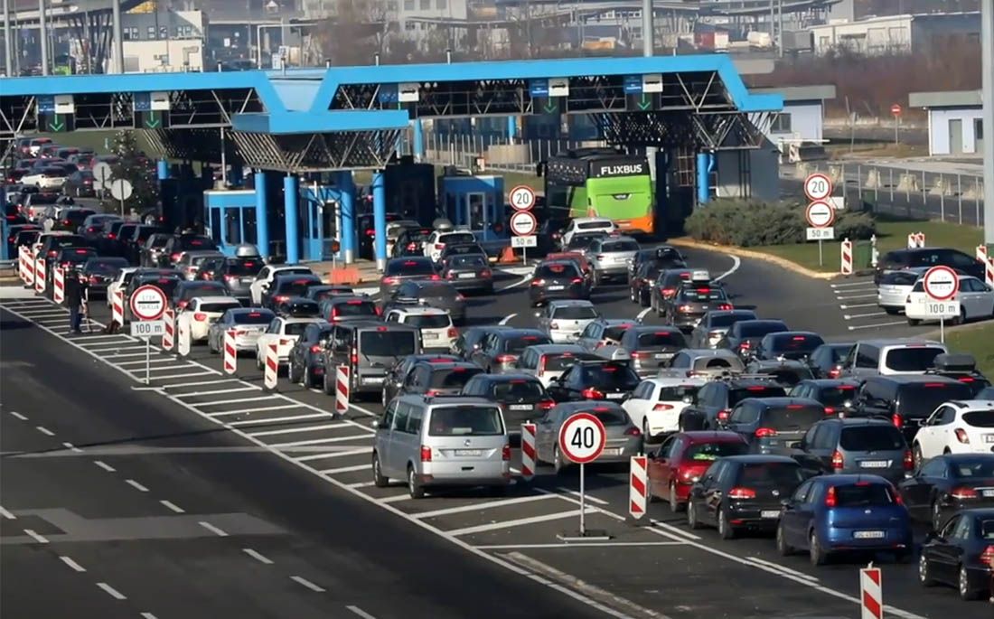 VELIKE GUŽVE NA PUTU DO MORA Duge kolone na svim cestama