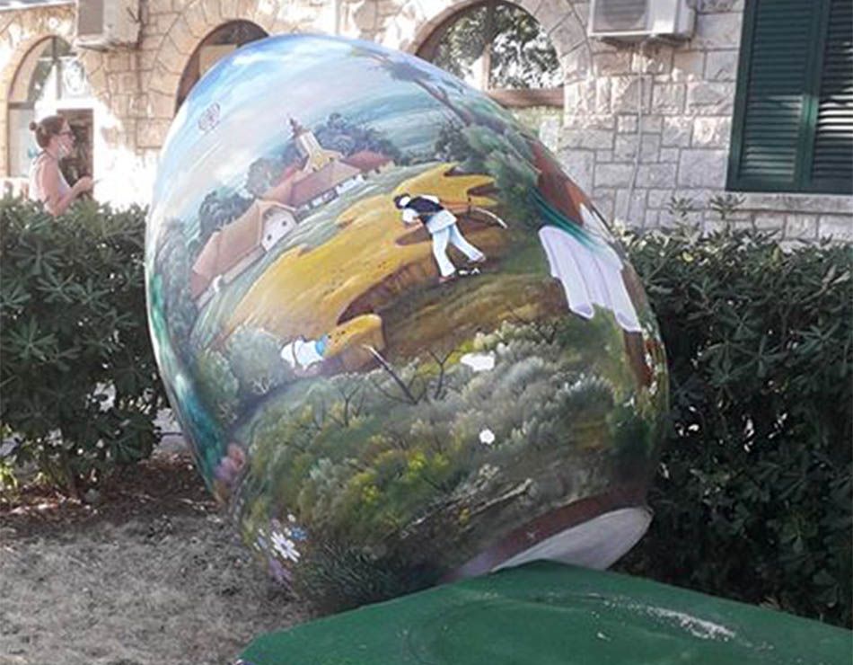 SRAMOTA SA ŠOLTE Netko je srušio “Pisanicu od srca”