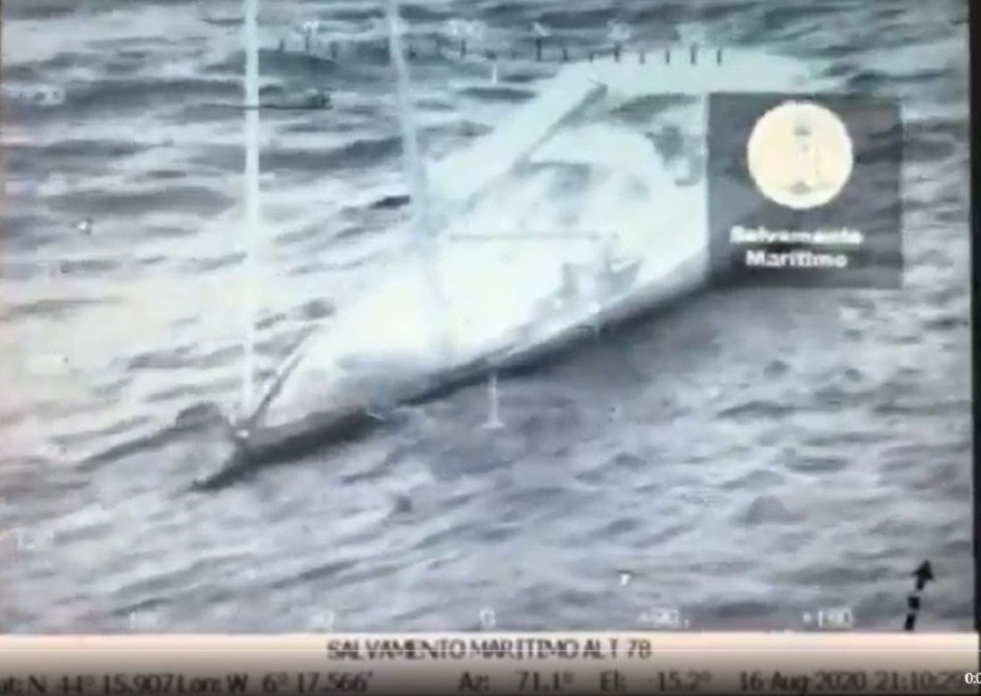 VIDEO Havarija hrvatskih jedriličara u Biskajskom zaljevu, jedrilica potonula