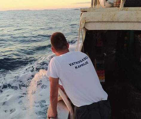 Koćarica kod Žirja poslala poziv za pomoć: Policija došla prekasno, vatrogasci spriječili havariju