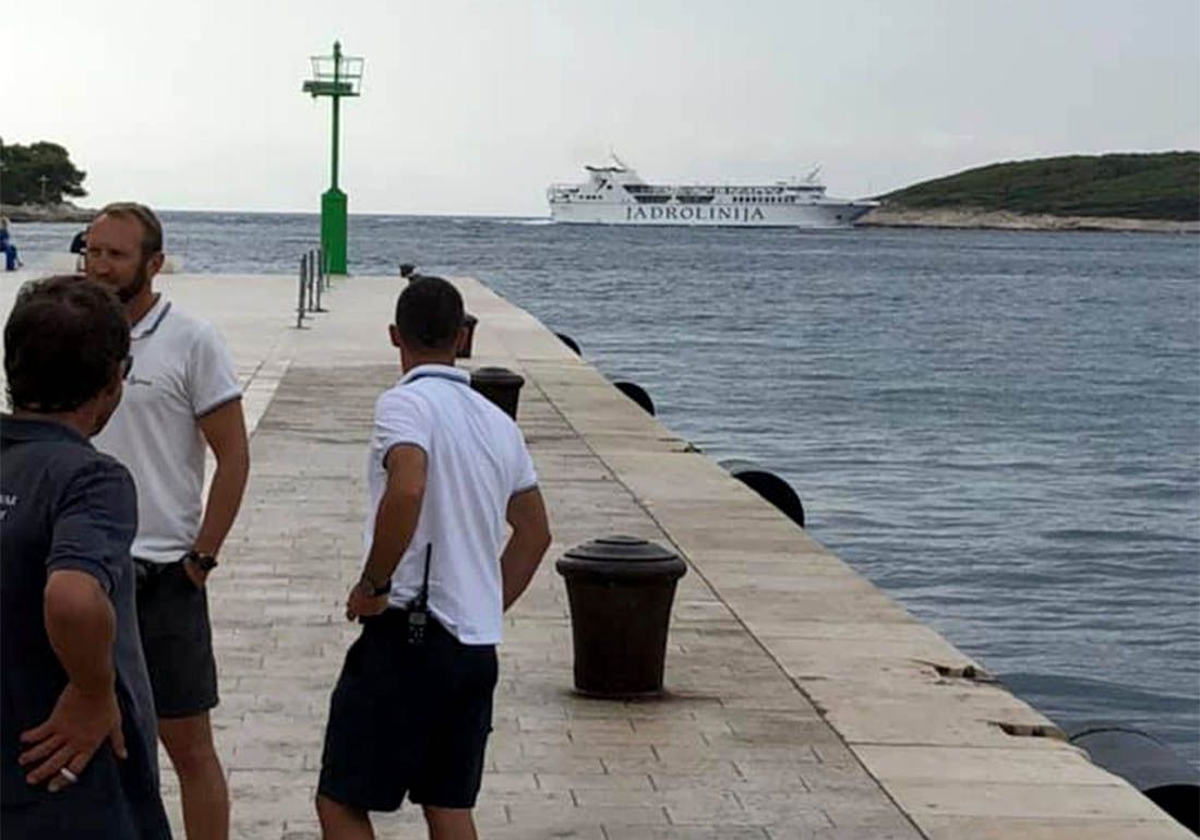 Putnici s Hvara ogorčeni na pomorsko povezivanje i “neorganiziranost u operativi Jadrolinije”
