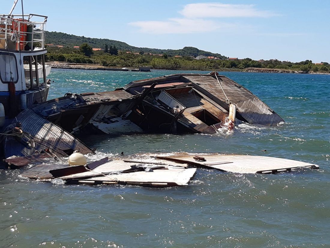 Uklonjena podrtina jahte Ser iz luke Mrljane