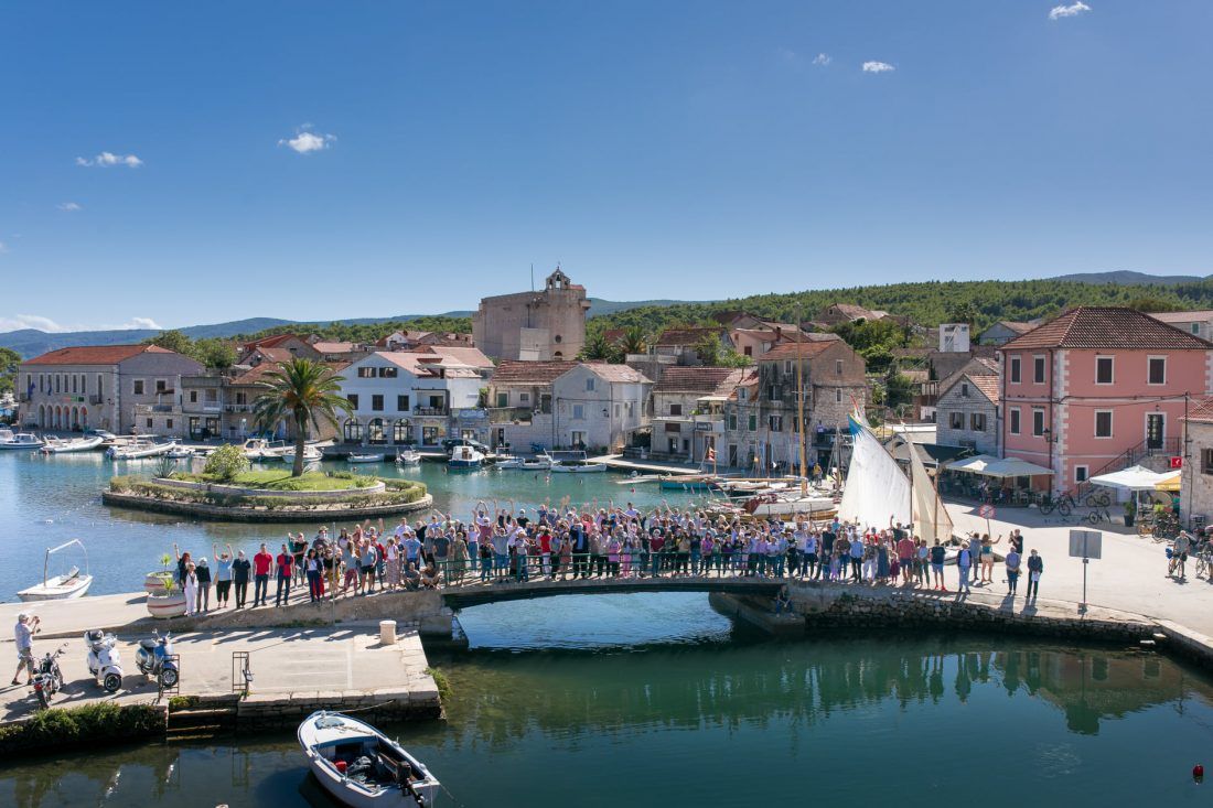 RUŠI SE U UTORAK Mještani Vrboske opraštaju se od mosta koji ih je povezivao 60 godina
