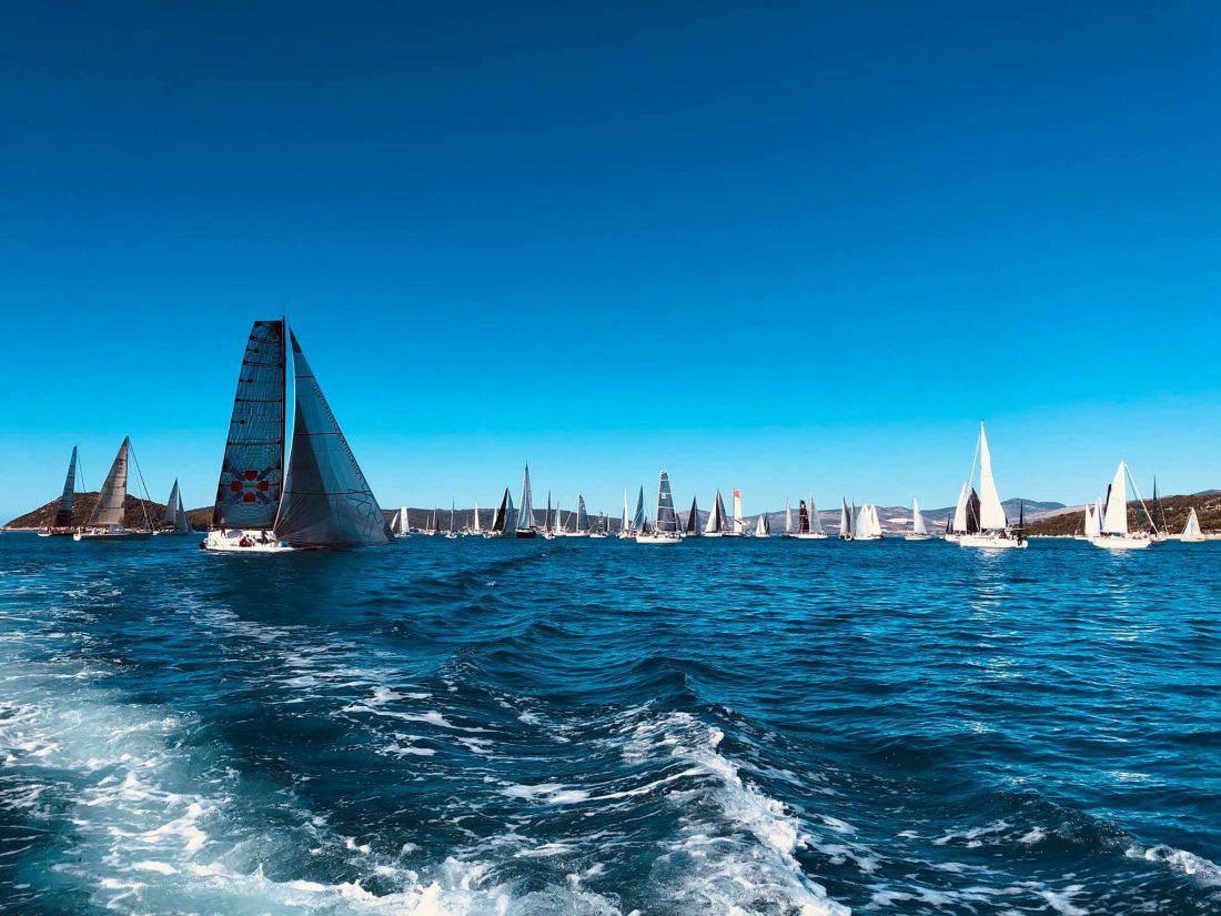 Nakon jakog juga, po suncu i bonaci startala 89. Mrdujska regata