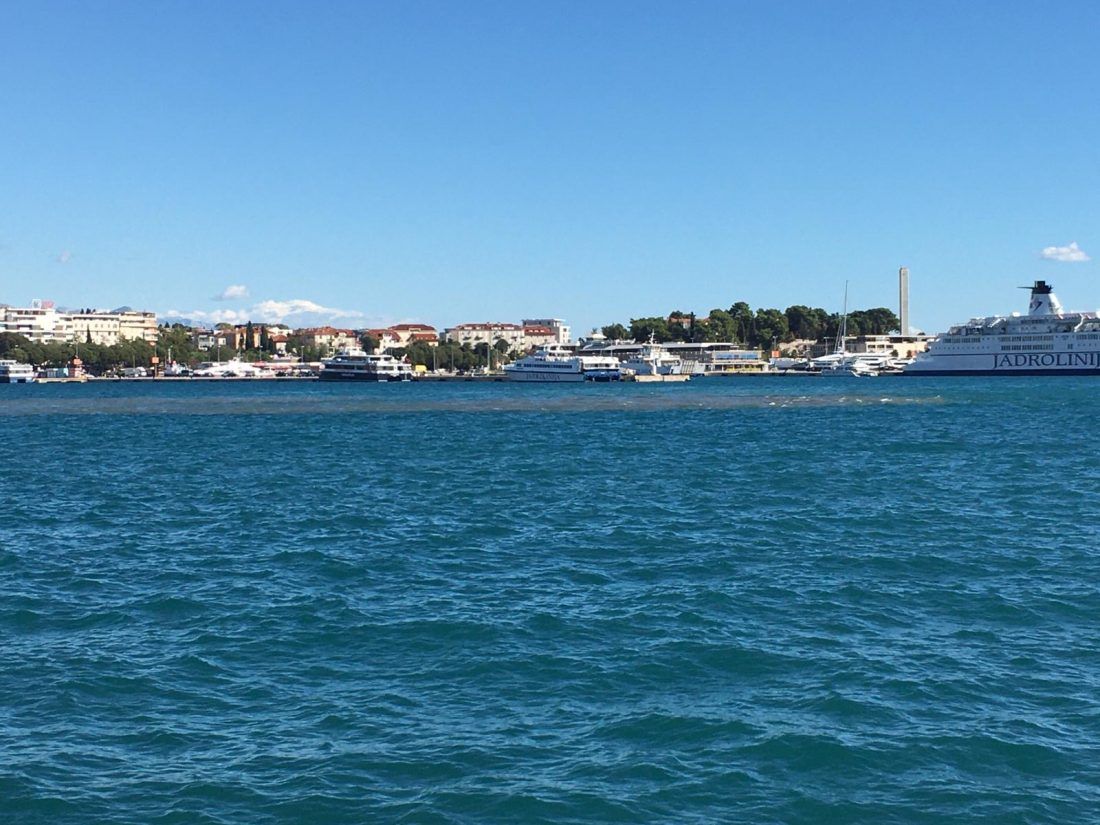 Velika smeđa mrlja u splitskoj luci