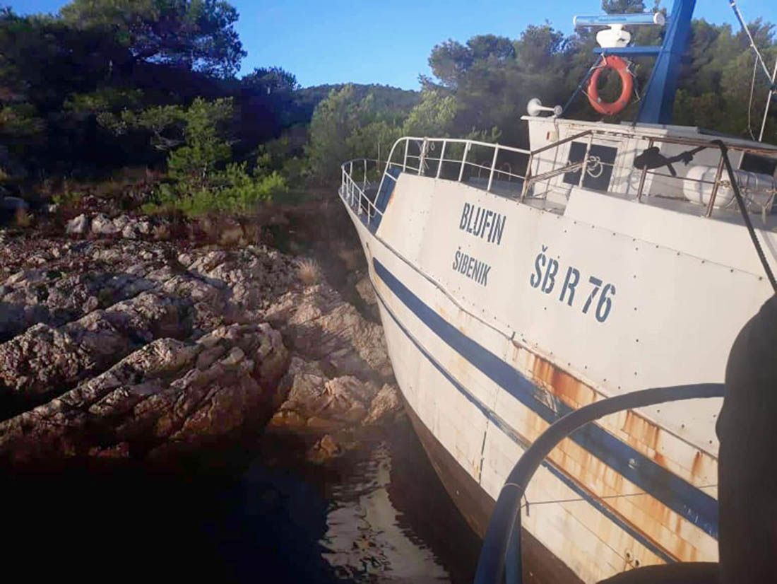 Nasukao se ribarski brod na otok Zlarin