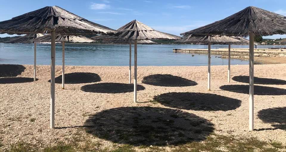 S plaže na Srimi ukradeni predmeti koji služe u turističke svrhe