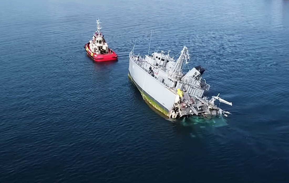 Sudar kontejneraša i minolovca kod Pireja – Brod grčke mornarice prepolovljen!