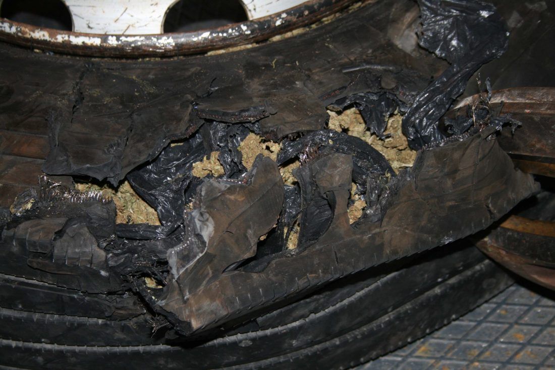 Policija u rezervnom kotaču autobusa pronašla 17 kg marihuane na graničnom prijelazu s Crnom Gorom