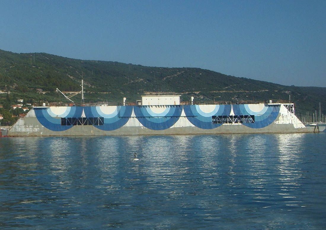 DOK-9 Nakon 107 godina “radnog staža” u mirovinu otišao austrougarski plutajući div na Cresu