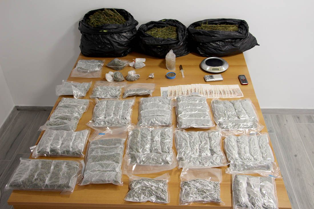 MAKARSKA Uhvaćen naoružani diler sa 7 kg marihuane