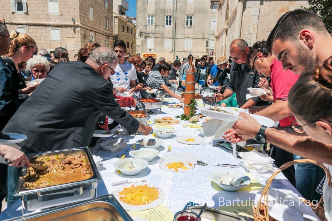 PAG NA MENIJU Javni poziv za dodjelu oznake Posebnog standarda tradicionalne paške kuhinje