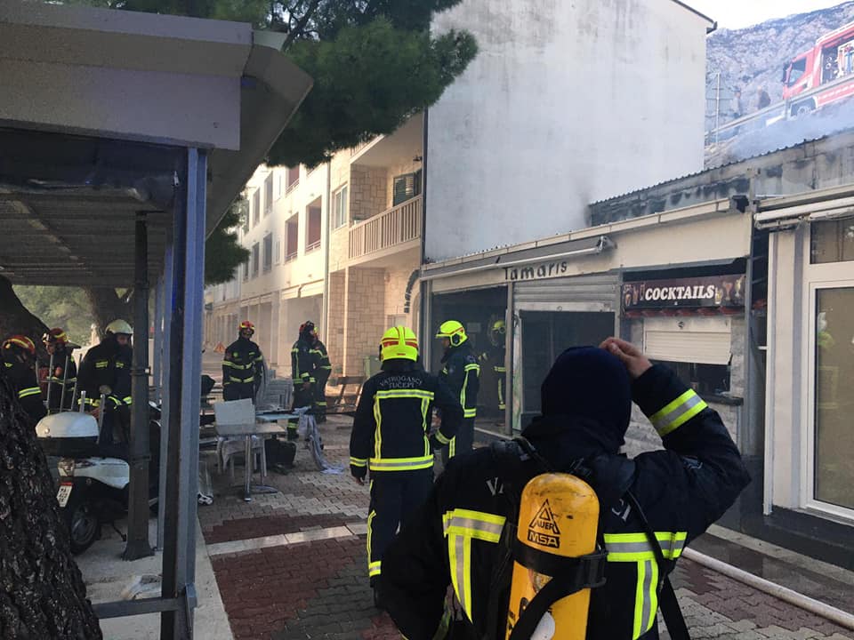 Izgorjelo skladište na plaži u Tučepima