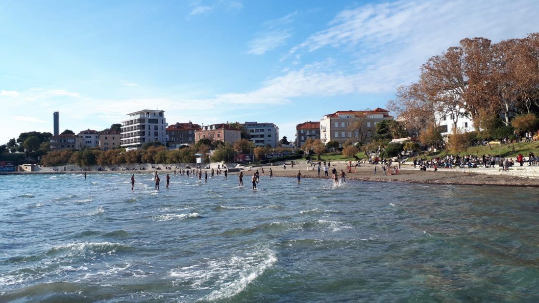 KAOS NA SPLITSKIM BAČVICAMA Belgijanac u masovnoj tučnjavi izvukao deblji kraj – Slomili mu nos