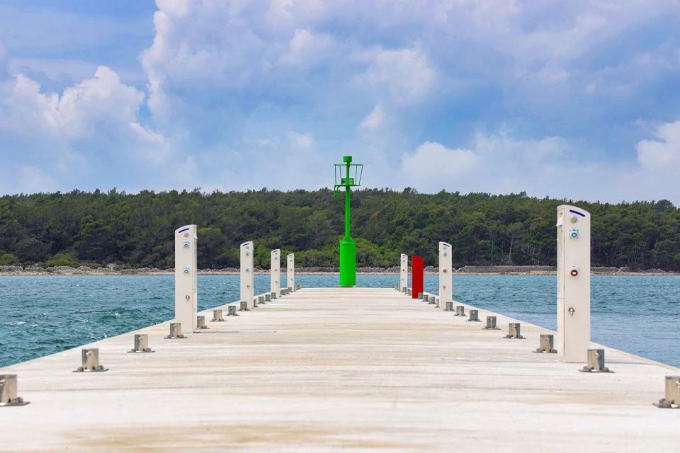 Obnovljena operativna riva u luci Punat