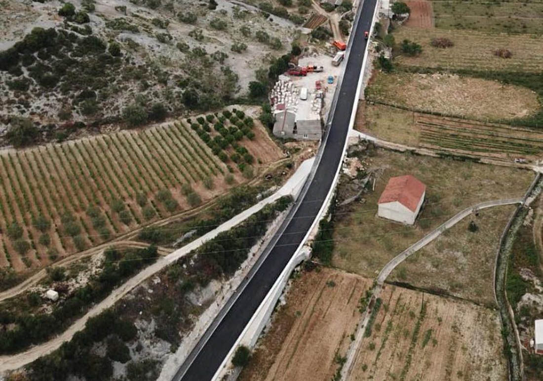 Nastavak radova na cesti Postira – Dol: “Osim rekonstrukcije ceste, regulirat će se korito bujice”