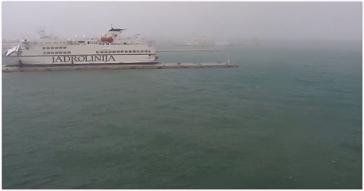 LOŠE VRIJEME Otoci odsječeni, brojni katamarani i trajekti ne plove, nema slobodnih pravaca za kamione