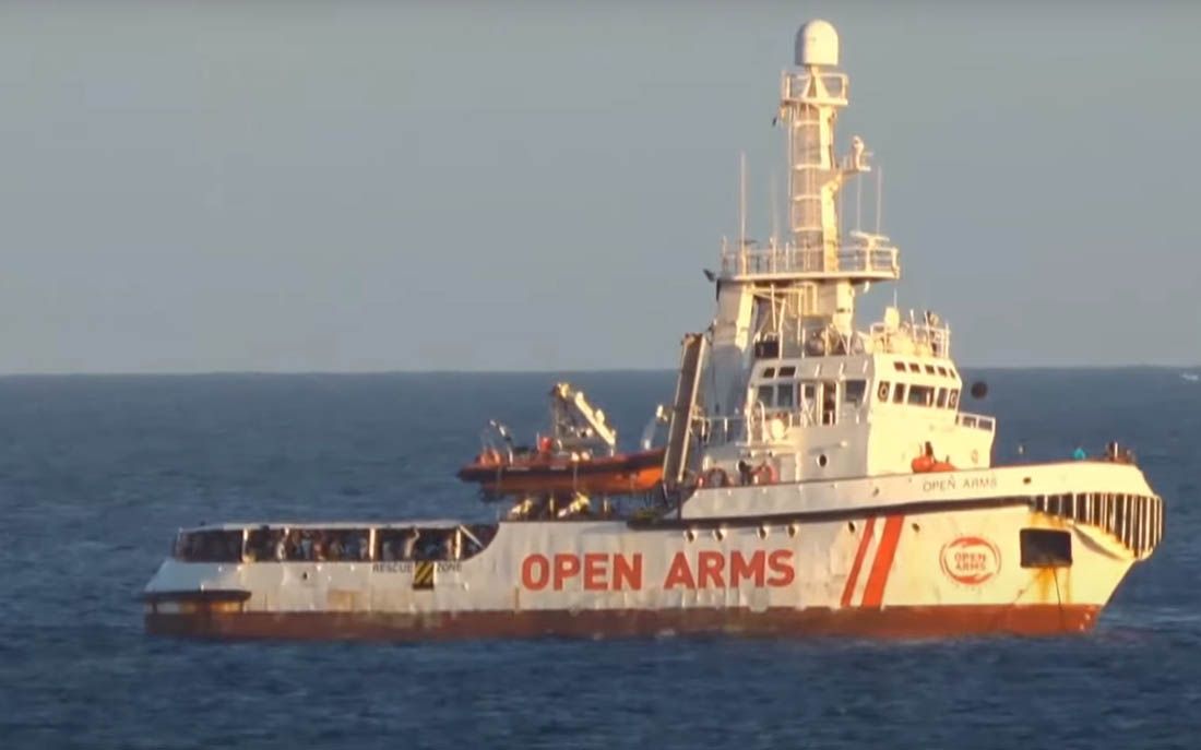 Spasilački brod plovi Mediteranom i traži luke za iskrcavanje 265 migranata