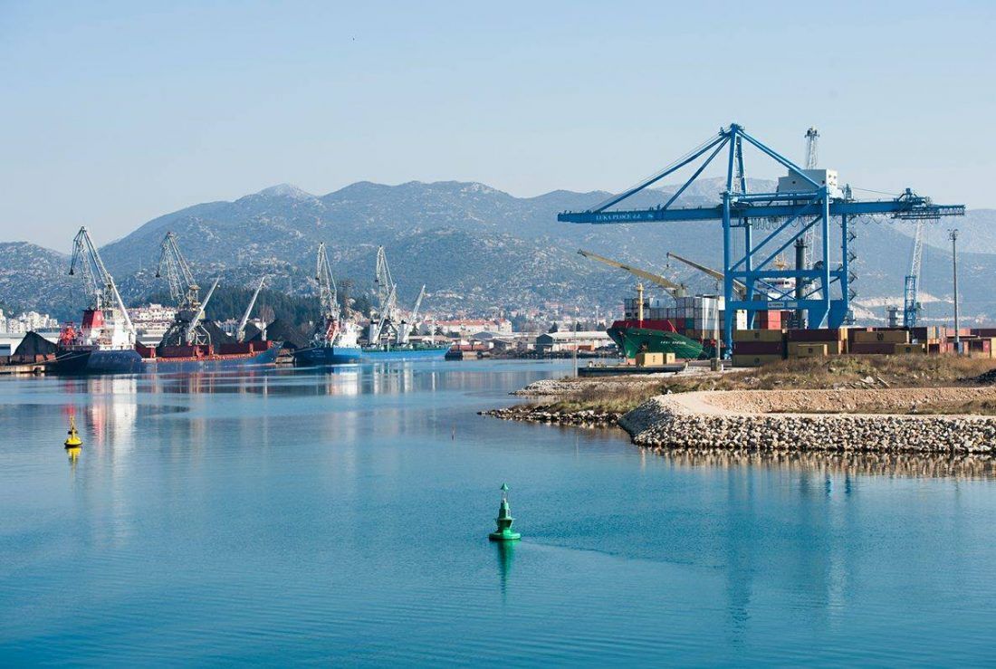 Iz Dubaija brodovima u sedam kontejnera krijumčarili najmanje 90 tona cigareta