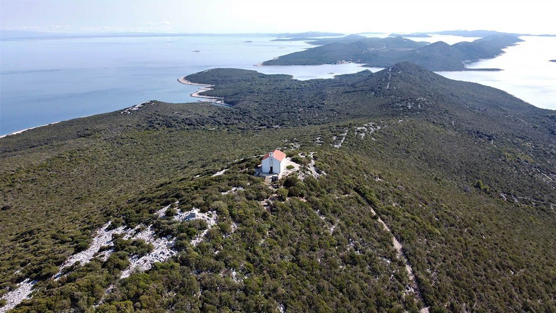 ČIŠĆENJE POLJSKIH PUTEVA NA OTOKU ISTU Pozivaju se građani na radne akcije