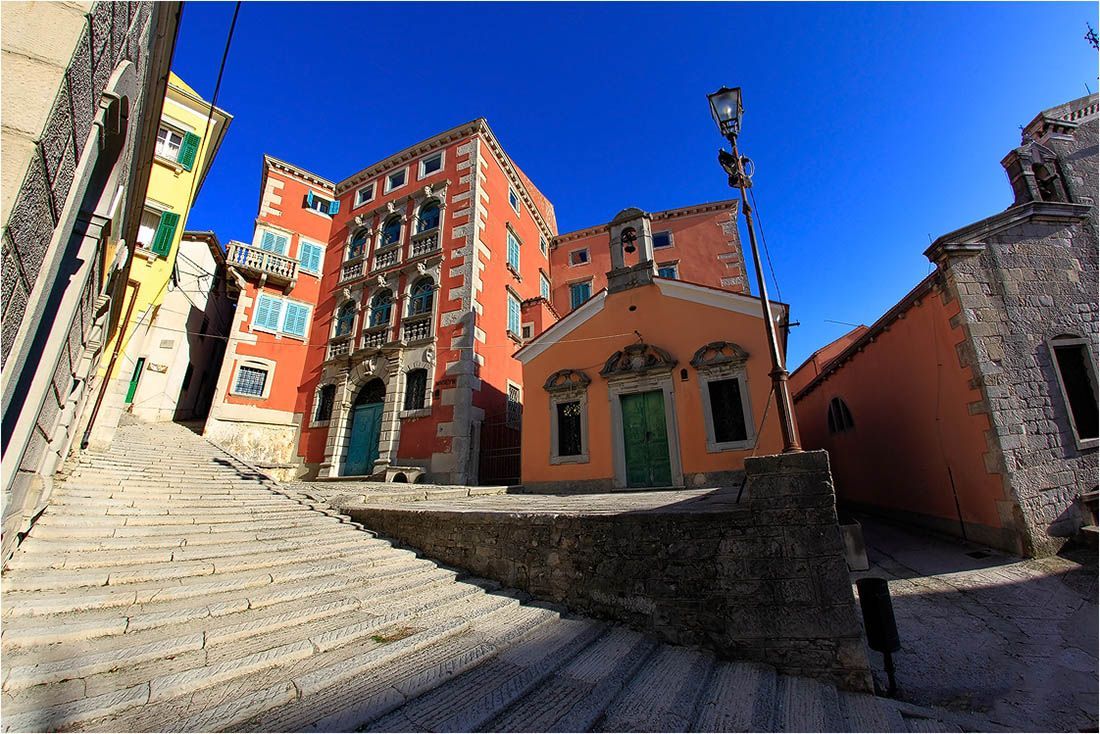 URUŠAVANJE STARE JEZGRE LABINA Zbog posljedica rudarenja, gorski udari izbrisali čitave ulice