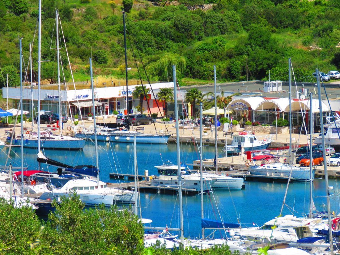 Na jedrilici u Primoštenu pronađeno 37 kg hašiša – Uhićen kriminalac s tjeralice