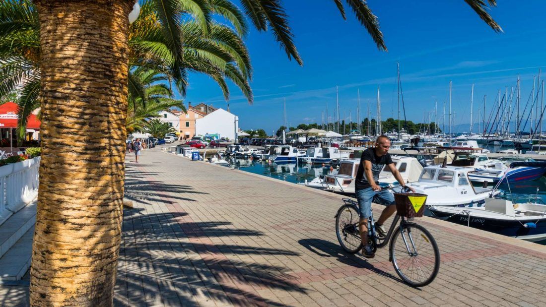 Pri kraju gradnja nogostupa uz glavnu prometnicu Preka do trajektne luke