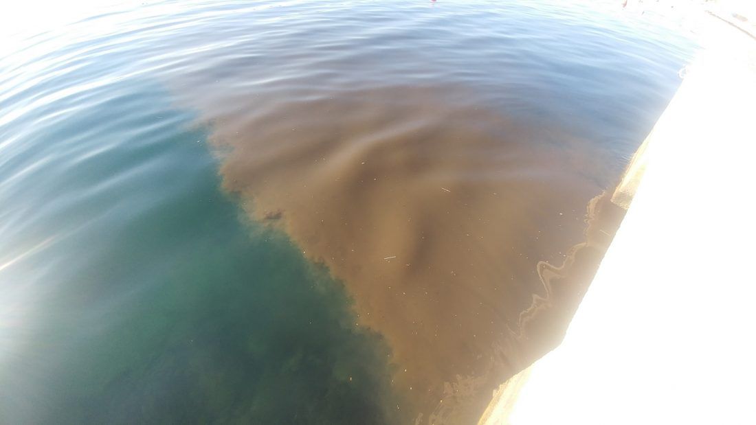 Stigao odgovor o zagađenju u Kaštelima: “Čistili smo, pa je izletjela zemlja s preostalim fekalijama”