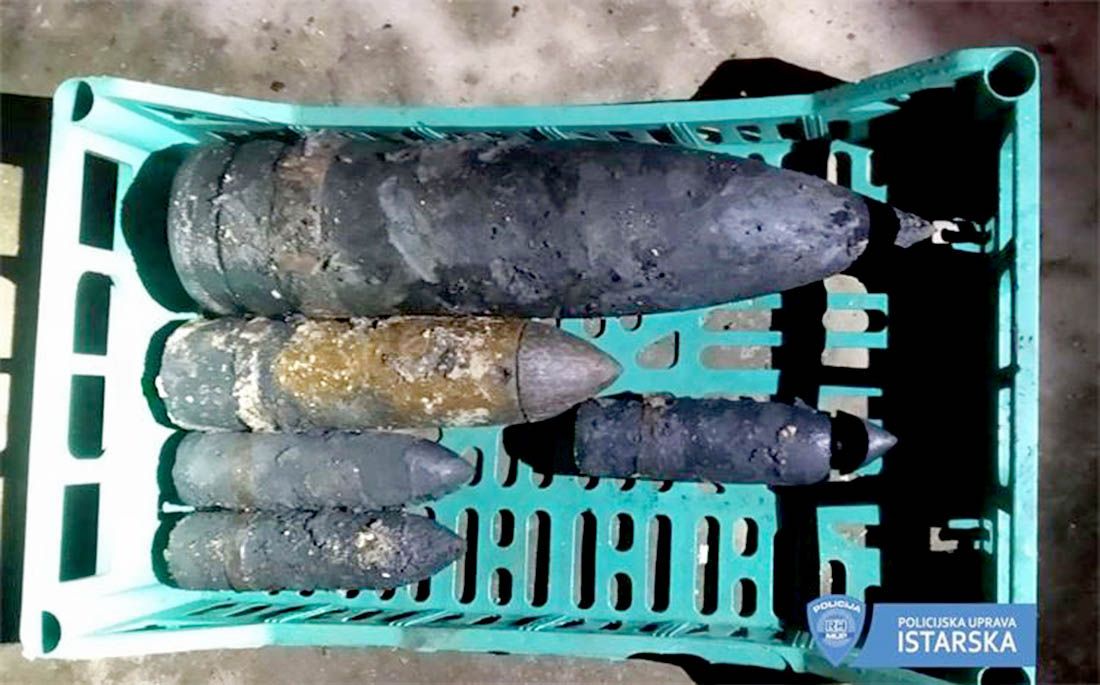 Ribari u mrežama kod Rovinja izvukli artiljerijsku municiju i topničke projektile!