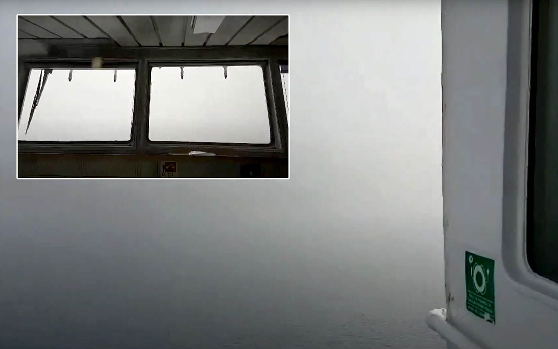 VIDEO: NE VIDI SE NIŠTA! Trajekt Bartol Kašić nakon tri sata, po gustoj magli uplovio u Vis