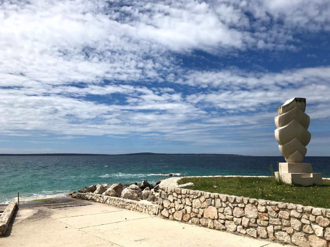 Skulpturu na Silbi gotovo prepolovio grom – Ide na restauraciju u Zadar