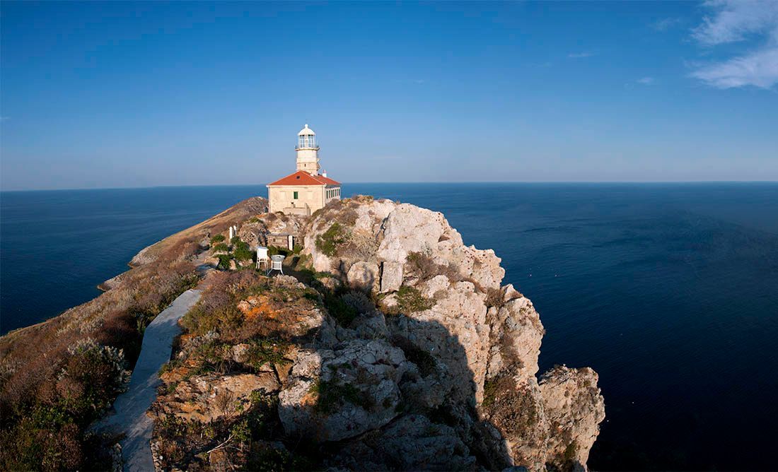 Svjetioničari s Palagruže: “Skočili smo do prozora i vidimo da se mičemo livo-desno!”