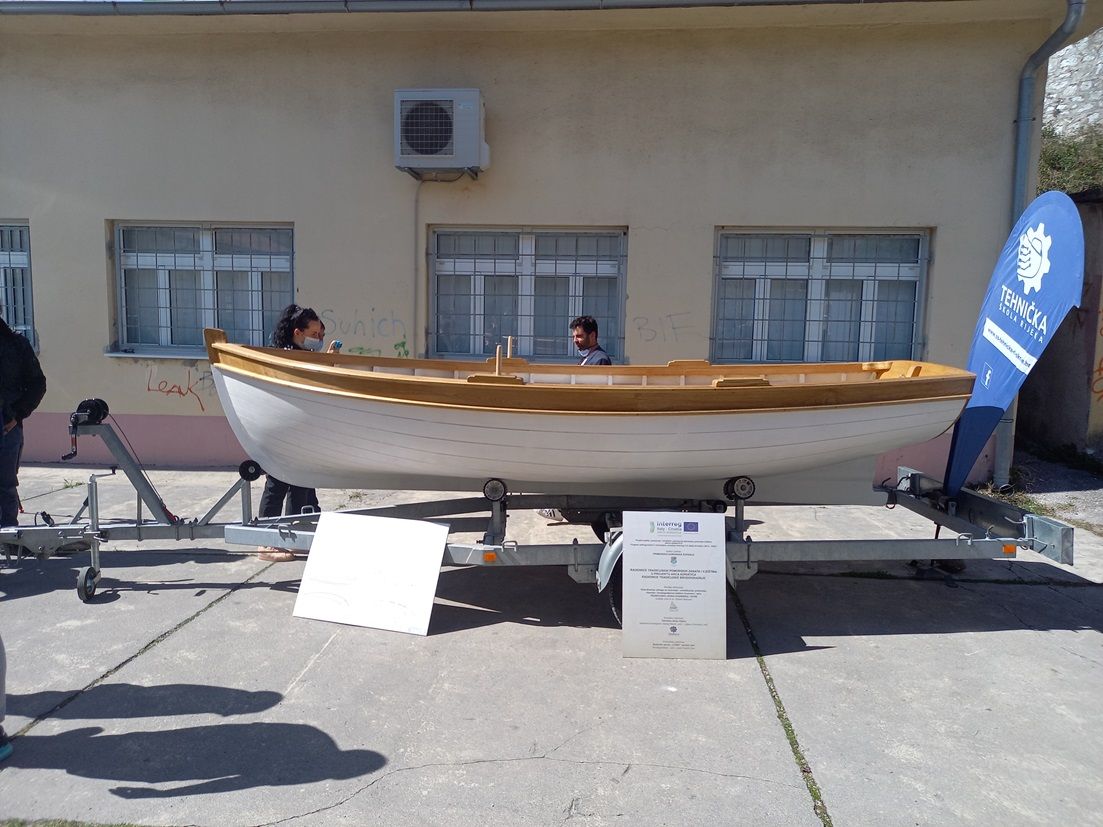 Učenici riječke Tehničke škole sami izgradili tradicijsku drvenu pasaru