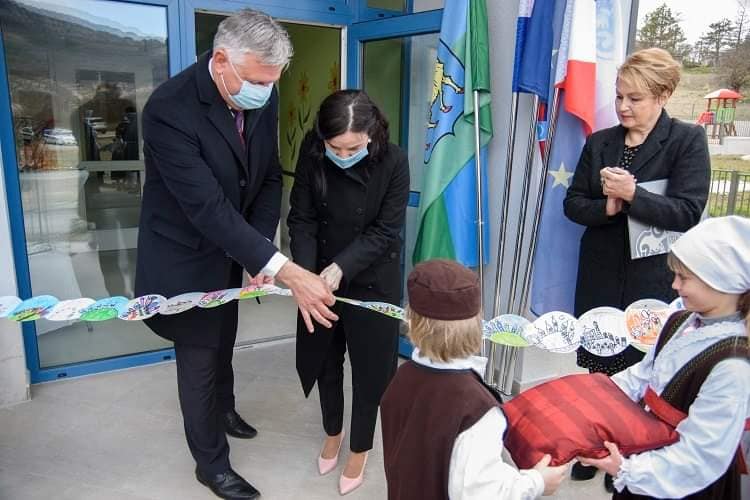 Ministrica Vučković u Istri – Prerezala vrpcu pri otvaranju vrtića i obećala novac poljoprivrednicima