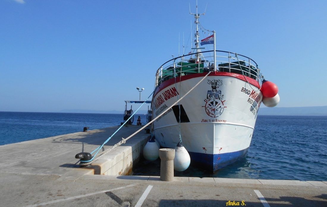 Makarani digli paniku zbog “onečišćenja pjeskarenjem”, a vlasnik samo oprao brod