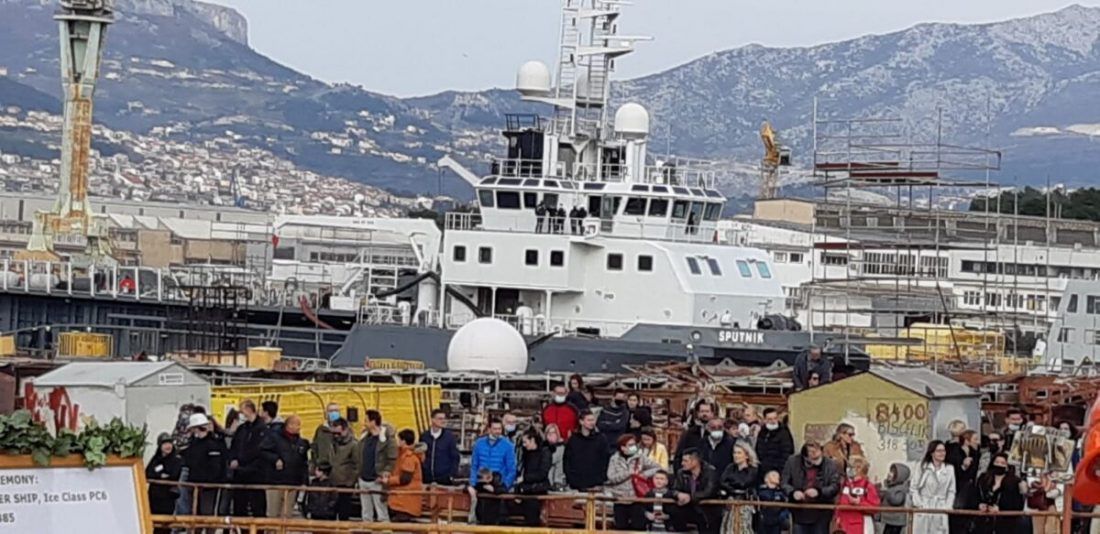 Pomoćni brod jednog od najbogatijih ruskih oligarha u splitskom Škveru