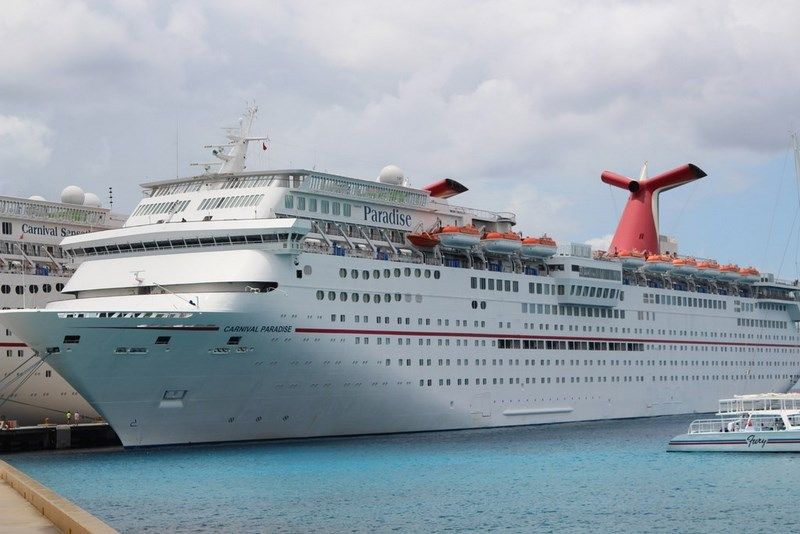 Kruzeri pomažu pri evakuaciji građana nakon erupcije na St. Vincentu