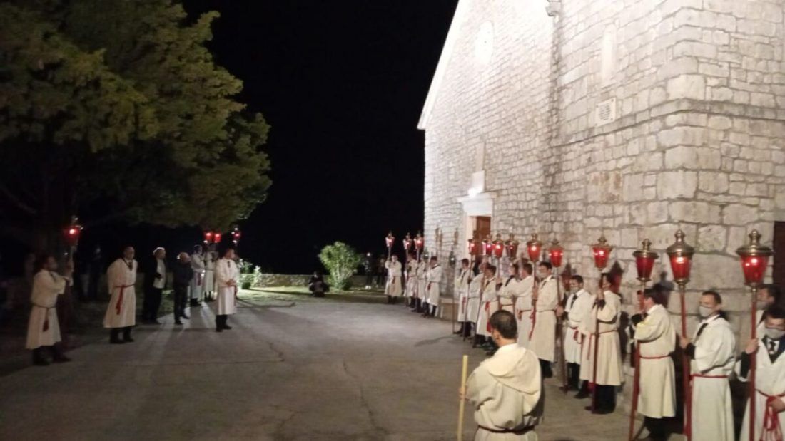 ZA KRIŽEN Održana tradicionalna procesija na Hvaru, stara više od pola tisućljeća