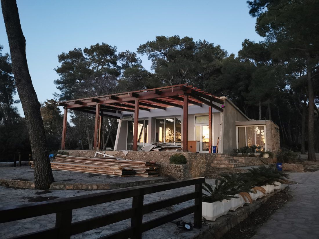 Obustavljen postupak protiv vlasnika Nacionala na splitskim Benama, jer je uklonio bespravno sagrađeni dio objekta