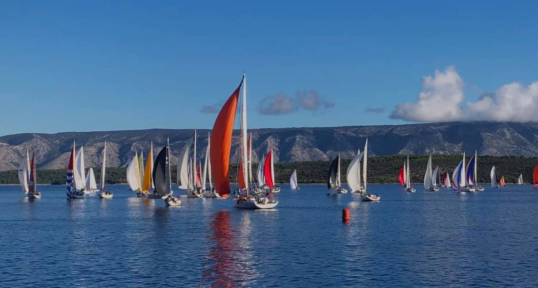 STARTALA PAIŠKA REGATA Jedri se od Splita do Starog Grada na Hvaru i nazad