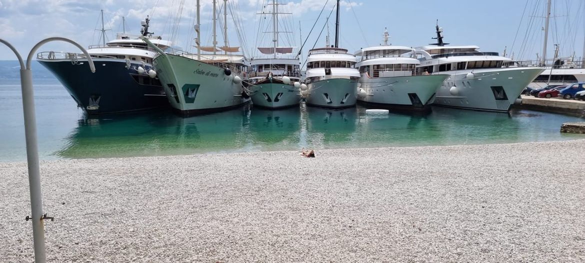 VIDEO: BRODOVE USIDRILI ODMAH ISPRED PLAŽE Ovako u Krilu Jesenice zamišljaju turizam