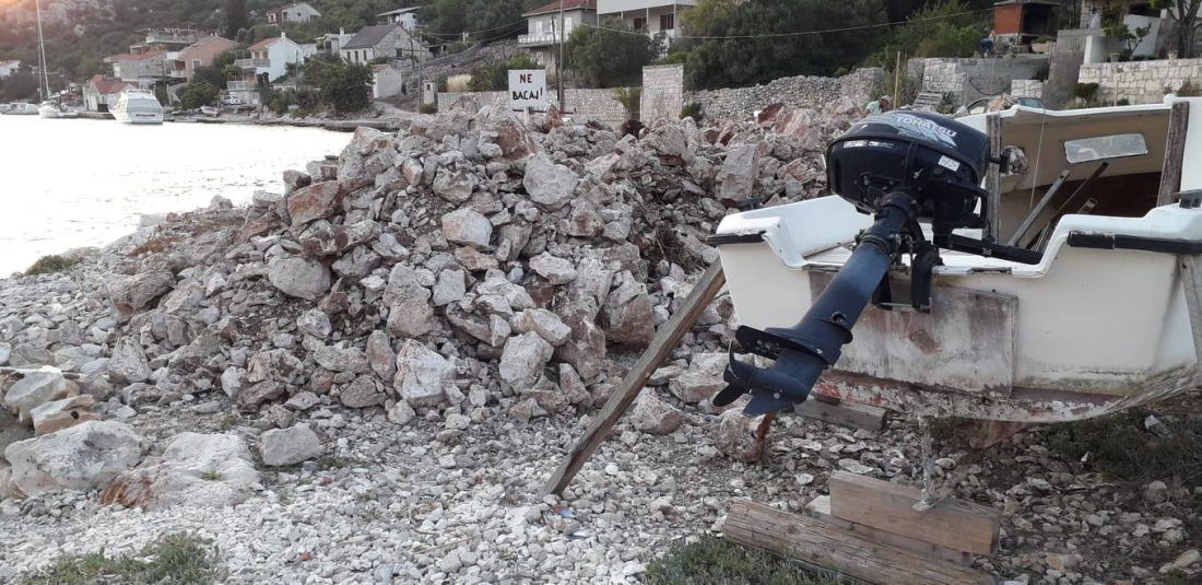 NERED NA DRVENIKU IZMAKNUO KONTROLI Stižu nove slike smeća i devastacije obale