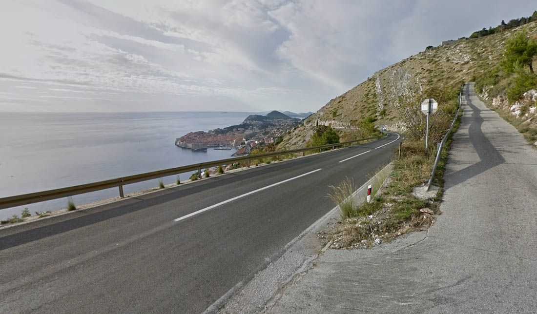 TEŠKA PROMETNA NESREĆA Dva automobila sletjela s magistrale kod Dubrovnika