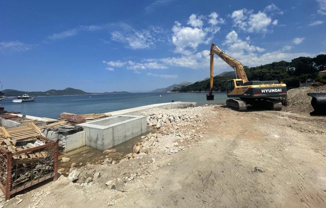 MINISTAR OBIŠAO GRADILIŠTE NA KOLOČEPU I NAJAVIO: Rekonstrukcija luke bit će gotova prije roka!