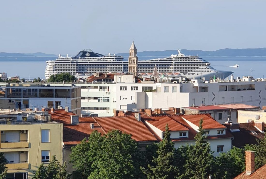 POGLEDAJTE KOLIKI JE! U Split uplovio najveći kruzer do sad